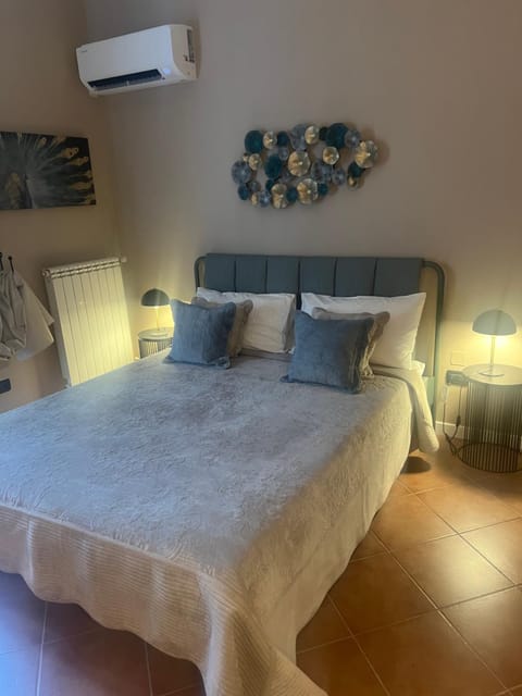 Bed, Photo of the whole room, Bedroom, air conditioner