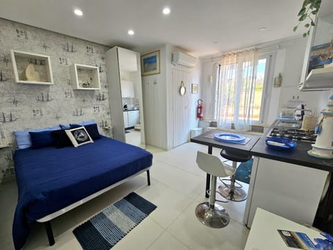 Bed, Kitchen or kitchenette, Photo of the whole room
