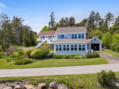 Property building, Spring, Day, Natural landscape, Garden, Garden view