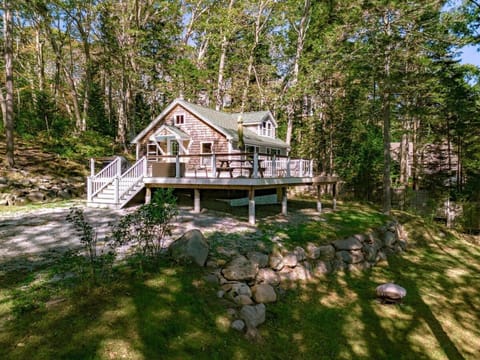 Property building, Day, Natural landscape, Garden, Garden view