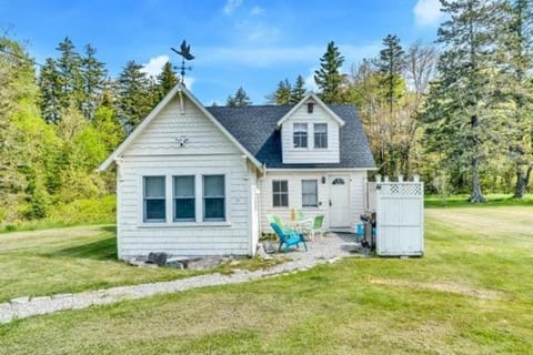 Property building, Day, Natural landscape, Garden
