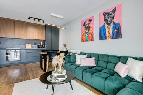 Kitchen or kitchenette, Living room, Seating area, Dining area