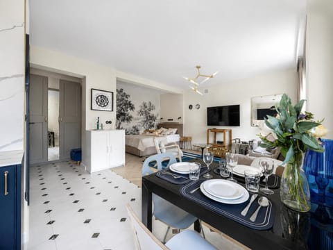 Living room, Photo of the whole room, Dining area