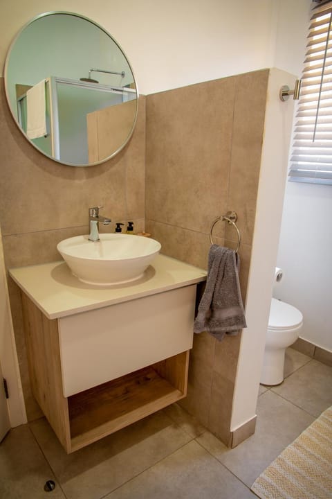 Toilet, Bathroom, towels