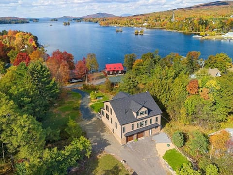 Property building, Day, Natural landscape, Bird's eye view, Lake view, Mountain view
