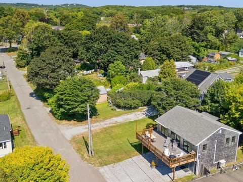 Property building, Day, Natural landscape, Bird's eye view, Mountain view, Location