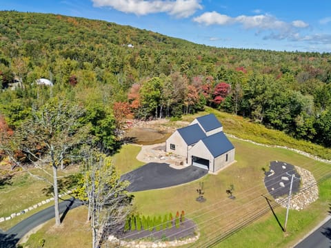 Property building, Day, Natural landscape, Bird's eye view, Mountain view