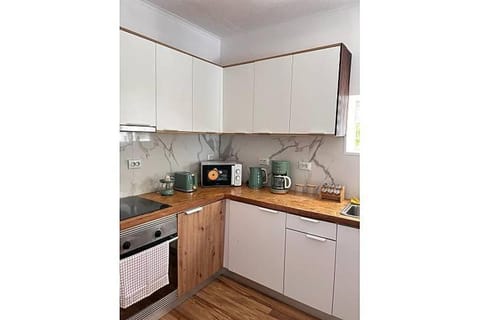 Coffee/tea facilities, Kitchen or kitchenette, oven, pet friendly, stove, toaster