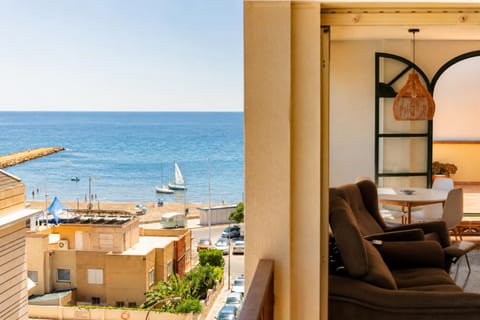 Communal lounge/ TV room, Natural landscape, View (from property/room), Balcony/Terrace, Living room, Seating area, Dining area, Sea view
