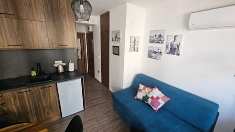 Kitchen or kitchenette, Living room, Dining area