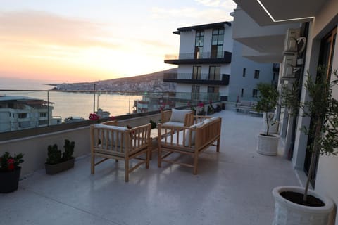Day, View (from property/room), Balcony/Terrace, Seating area, Dining area, Sea view, Sunrise, Sunset