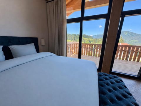Bed, Natural landscape, View (from property/room), Balcony/Terrace, Bedroom, Mountain view