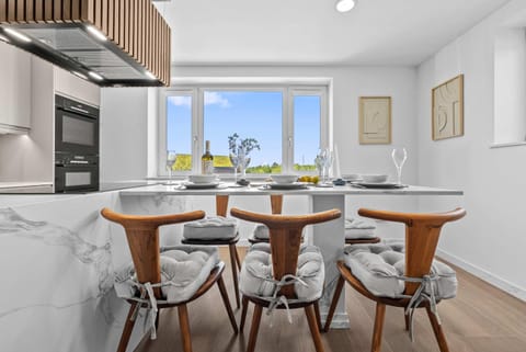 Kitchen or kitchenette, Dining area, oven, pet friendly, stove