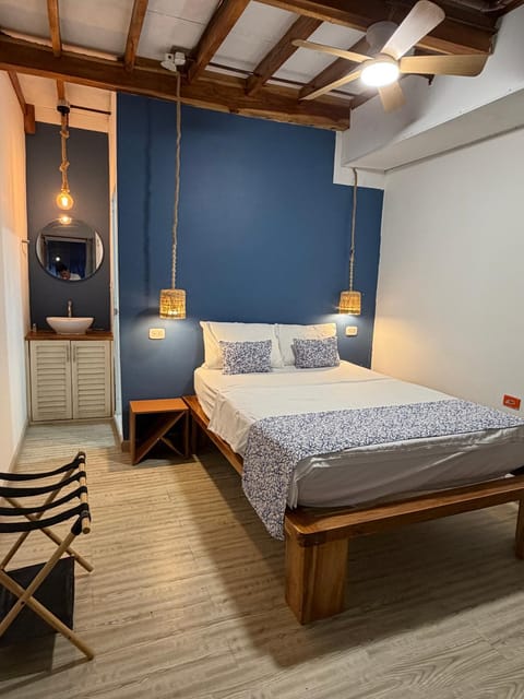 Bed, TV and multimedia, Photo of the whole room, Bedroom, air conditioner