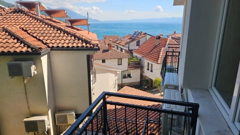 Balcony/Terrace, City view, Lake view, Mountain view