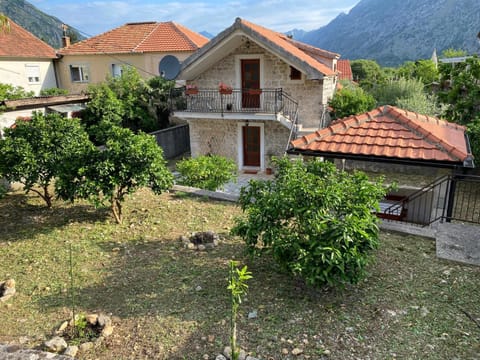 Property building, Day, Garden, Garden