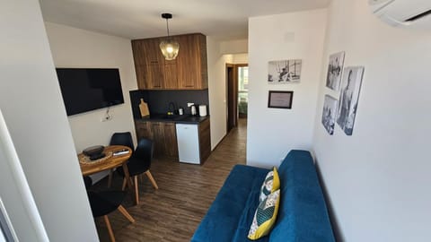 TV and multimedia, Kitchen or kitchenette, Living room