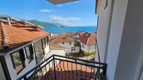Day, Neighbourhood, Natural landscape, View (from property/room), Balcony/Terrace, Lake view, Mountain view, Quiet street view