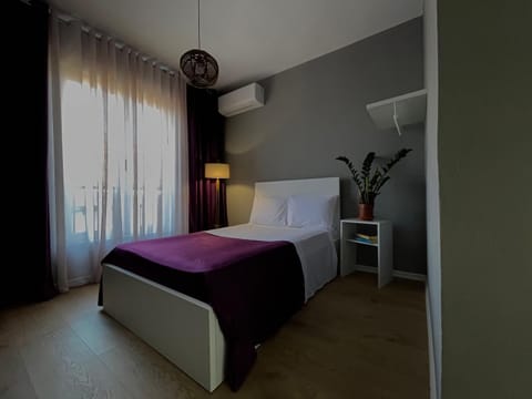 Bed, Photo of the whole room, air conditioner