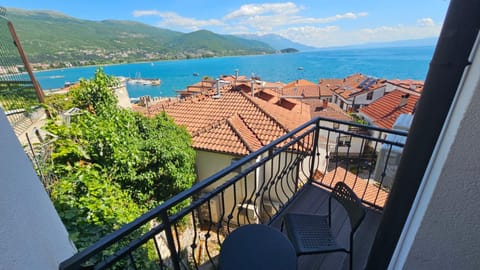 View (from property/room), City view, Lake view, Landmark view, Mountain view
