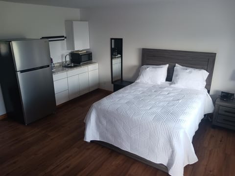 Bed, Kitchen or kitchenette, Bedroom, pet friendly