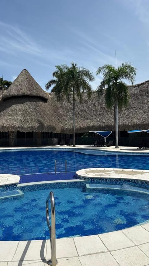 Hot Tub, Swimming pool