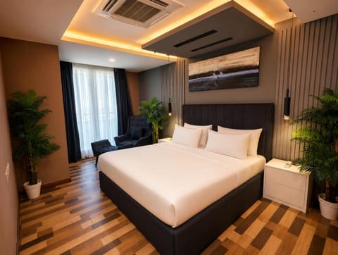 Bed, Living room, Photo of the whole room, Seating area, Bedroom, air conditioner