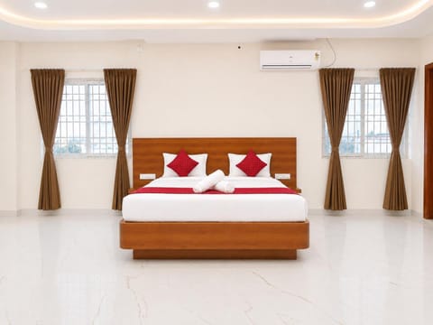 Bed, Photo of the whole room, Bedroom, air conditioner