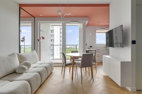 Communal lounge/ TV room, TV and multimedia, Balcony/Terrace, Living room, Seating area, Dining area