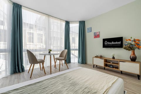 TV and multimedia, Seating area, Bedroom
