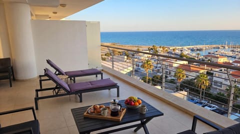 Seating area, City view, Sea view, sunbed