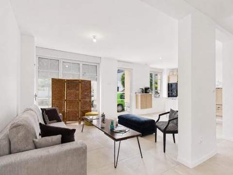 Communal lounge/ TV room, Living room