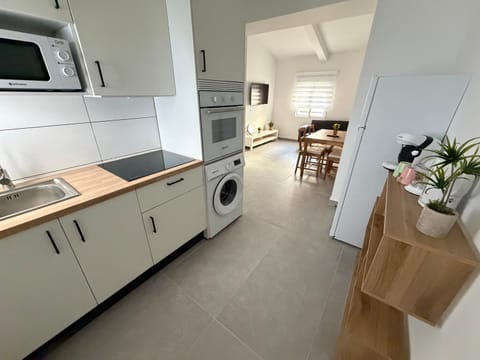 Kitchen or kitchenette, Dining area, oven, stove, toaster, washing machine