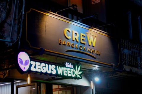 Night, Property logo or sign, On-site shops, Logo/Certificate/Sign, Text overlay, Street view, Supermarket/grocery shop