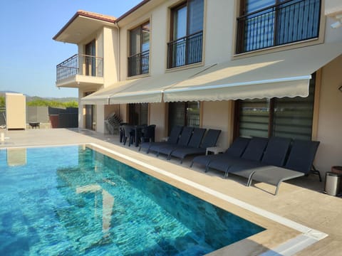 Swimming pool, sunbed