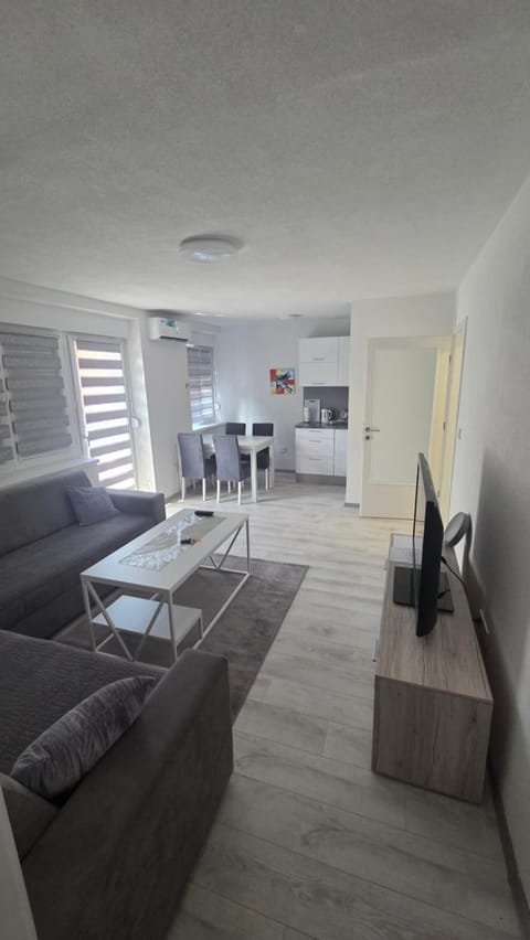 Kitchen or kitchenette, Living room, Seating area