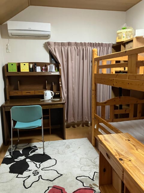Bed, air conditioner