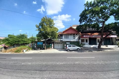 Facade/entrance