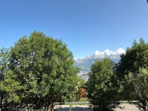 Nearby landmark, Day, Mountain view