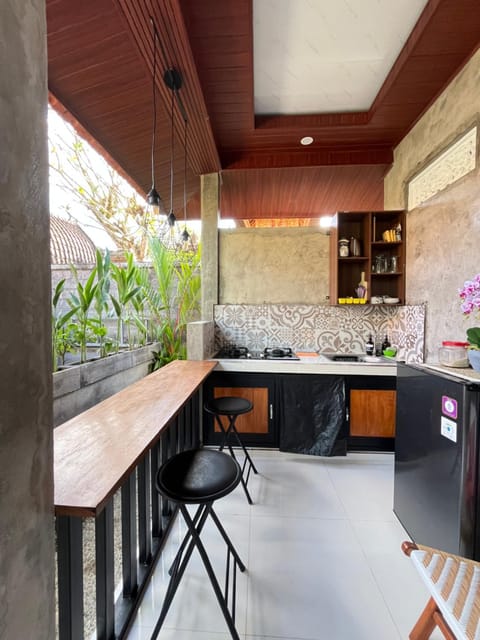 Kitchen or kitchenette, Seating area