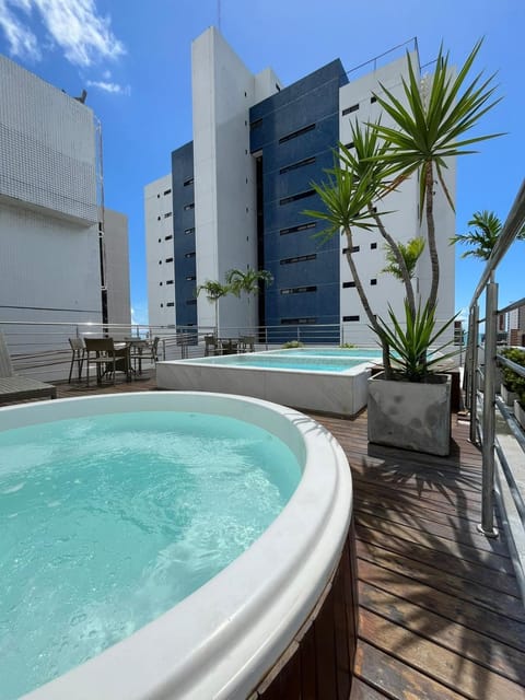 Hot Tub, Swimming pool