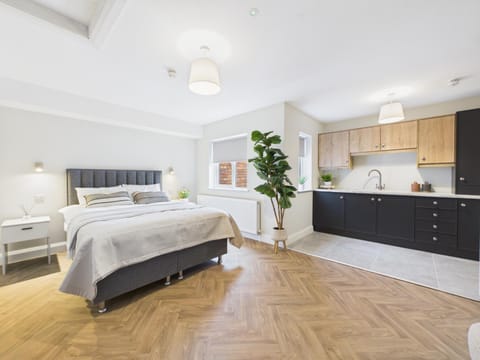 Bed, Kitchen or kitchenette, Bedroom