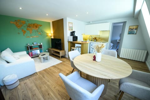 View (from property/room), Living room, Meals, kitchen