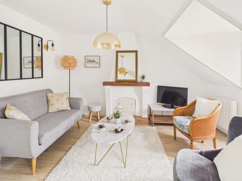 Communal lounge/ TV room, Living room