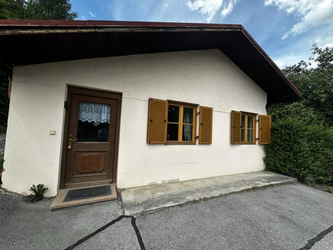 Property building, Facade/entrance, Area and facilities