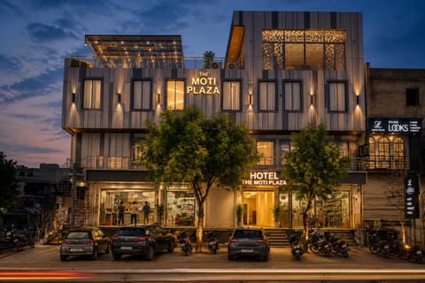 Property building, Night, Street view, Location