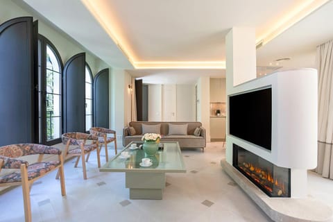 TV and multimedia, Living room, Seating area