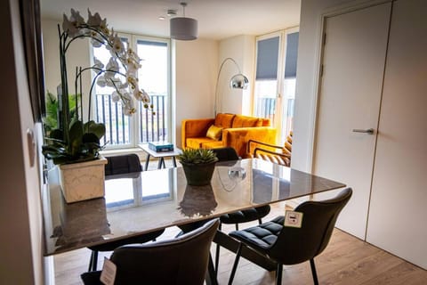 Seating area, Dining area