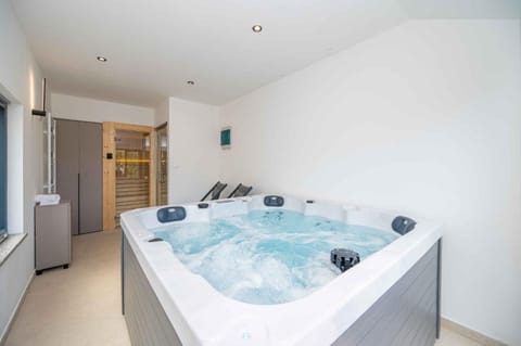 Summer, Hot Tub, Sauna