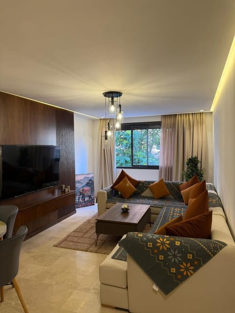 Communal lounge/ TV room, TV and multimedia, Living room, Seating area, Evening entertainment